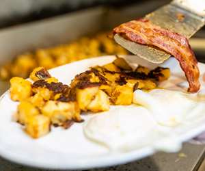 eggs, bacon and homefries
